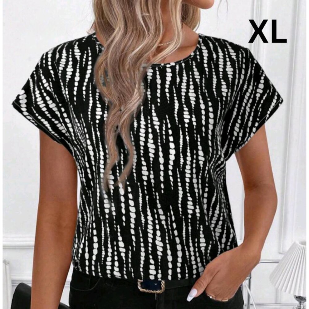 Black and White Patterned Women's Tee